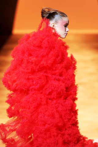Illustration for article titled Christian Siriano Spring 2011: Romance, Drama, Ferosh!